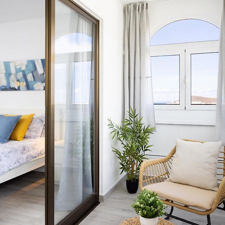 Castle Harbour Apartment Arona  Ngoại thất bức ảnh