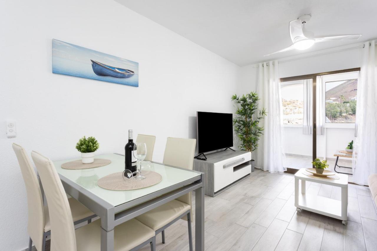 Castle Harbour Apartment Arona  Ngoại thất bức ảnh