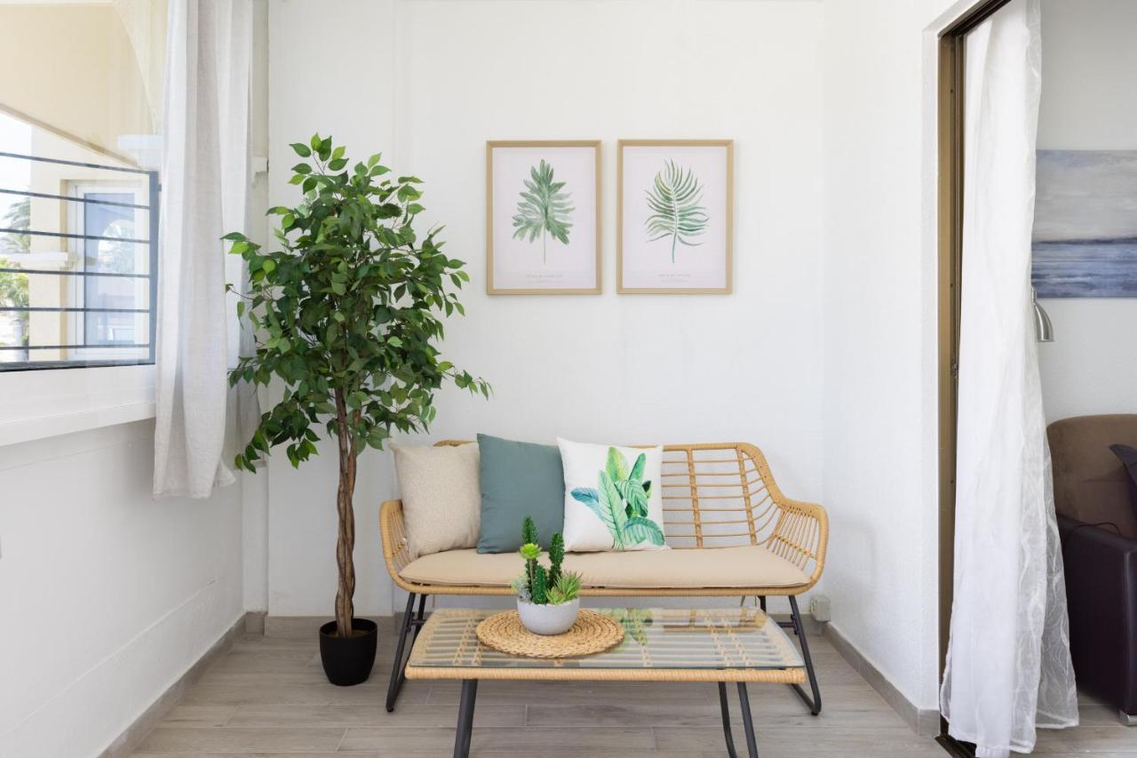 Castle Harbour Apartment Arona  Ngoại thất bức ảnh
