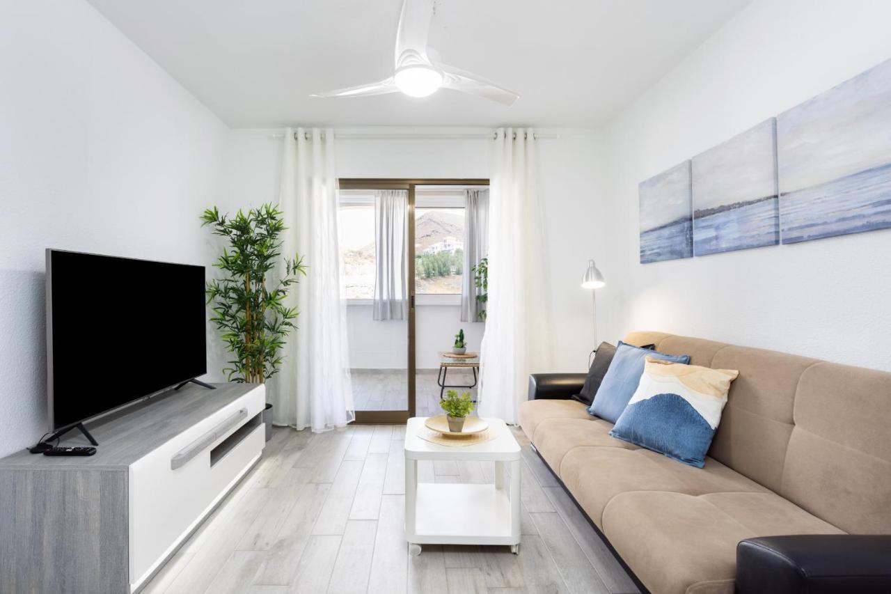 Castle Harbour Apartment Arona  Ngoại thất bức ảnh